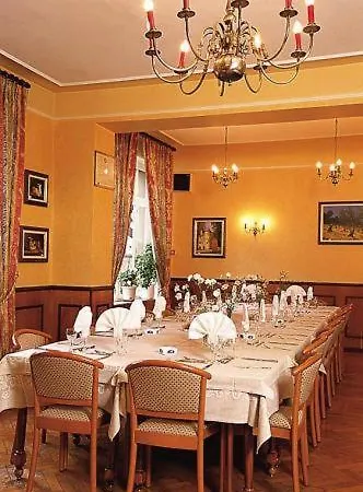 Szálloda Logis Restaurant Remotel Knutange