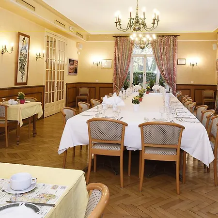 Logis Restaurant Remotel 크뉘탕즈