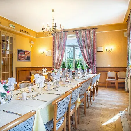 Logis Restaurant Remotel 호텔