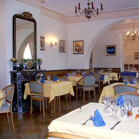 Logis Restaurant Remotel 호텔