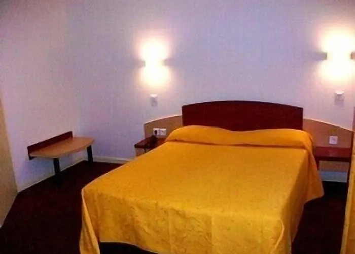 Hotel Logis Restaurant Remotel 3*